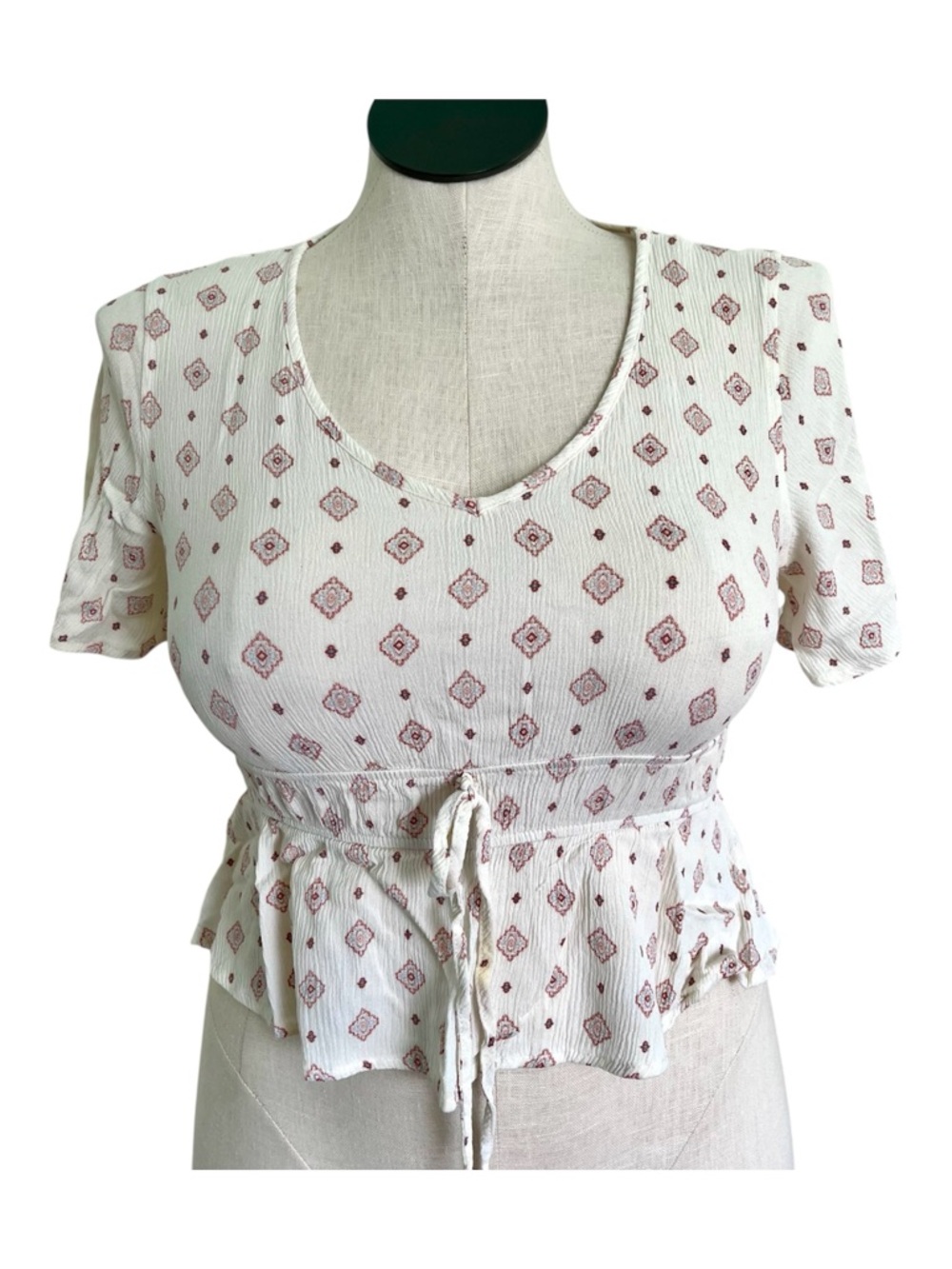 SO White & Red Diamond Motif Tie Waist Flutter Sleeve Crop Top - Size Medium